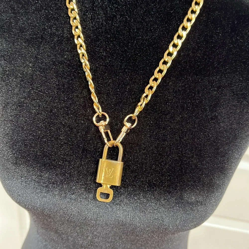 🧡Gold Chain Necklace with LV Lock Pendant 307 - Picture 5 of 14